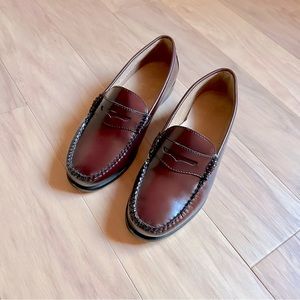 G.H. Bass NWOT Weejuns Loafers